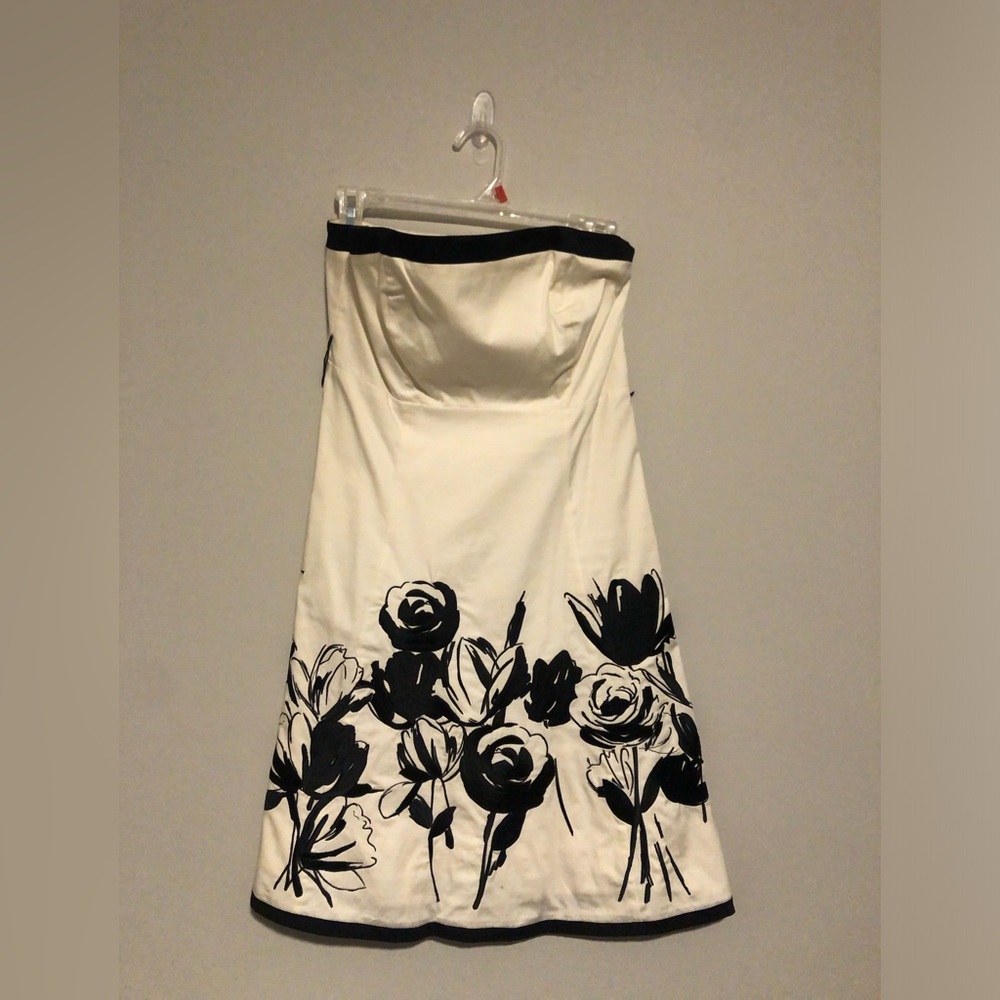 Elegant Black and White Floral Strapless Dress